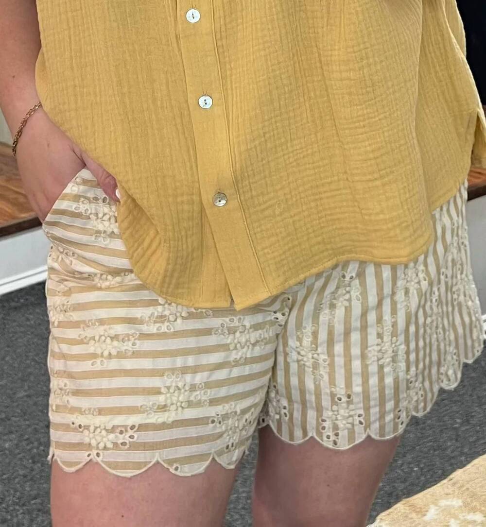 NEW MYSTREE ava eyelet embroidered shorts in beige